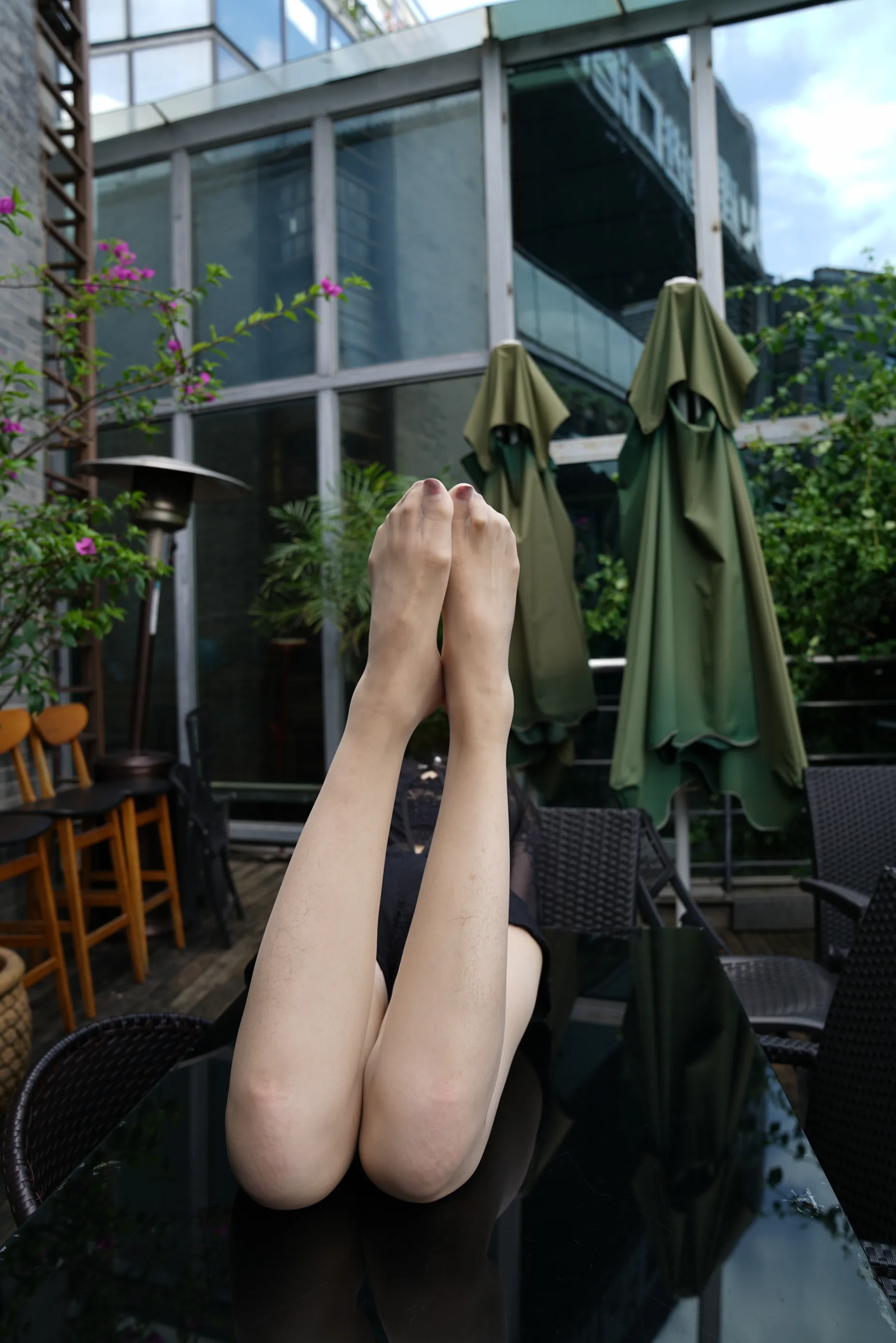 [街拍丝足] NO.008 一组无水印4300W像素高清原图！ #街拍丝足、美足#[94P]-073