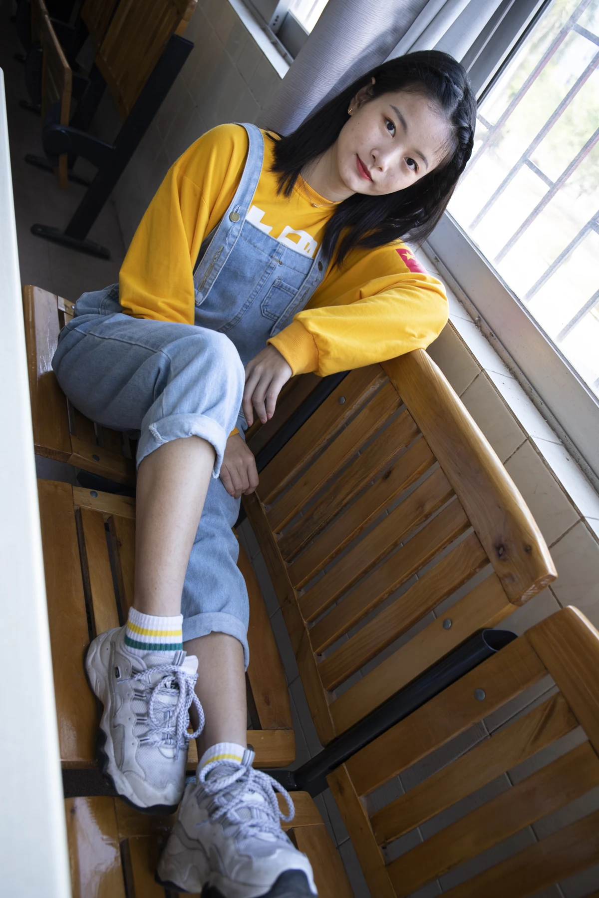 [南国足艺] NO.019 刁钻的角度 四川妹子琳琳教室秀美脚[121P]-PicJJ