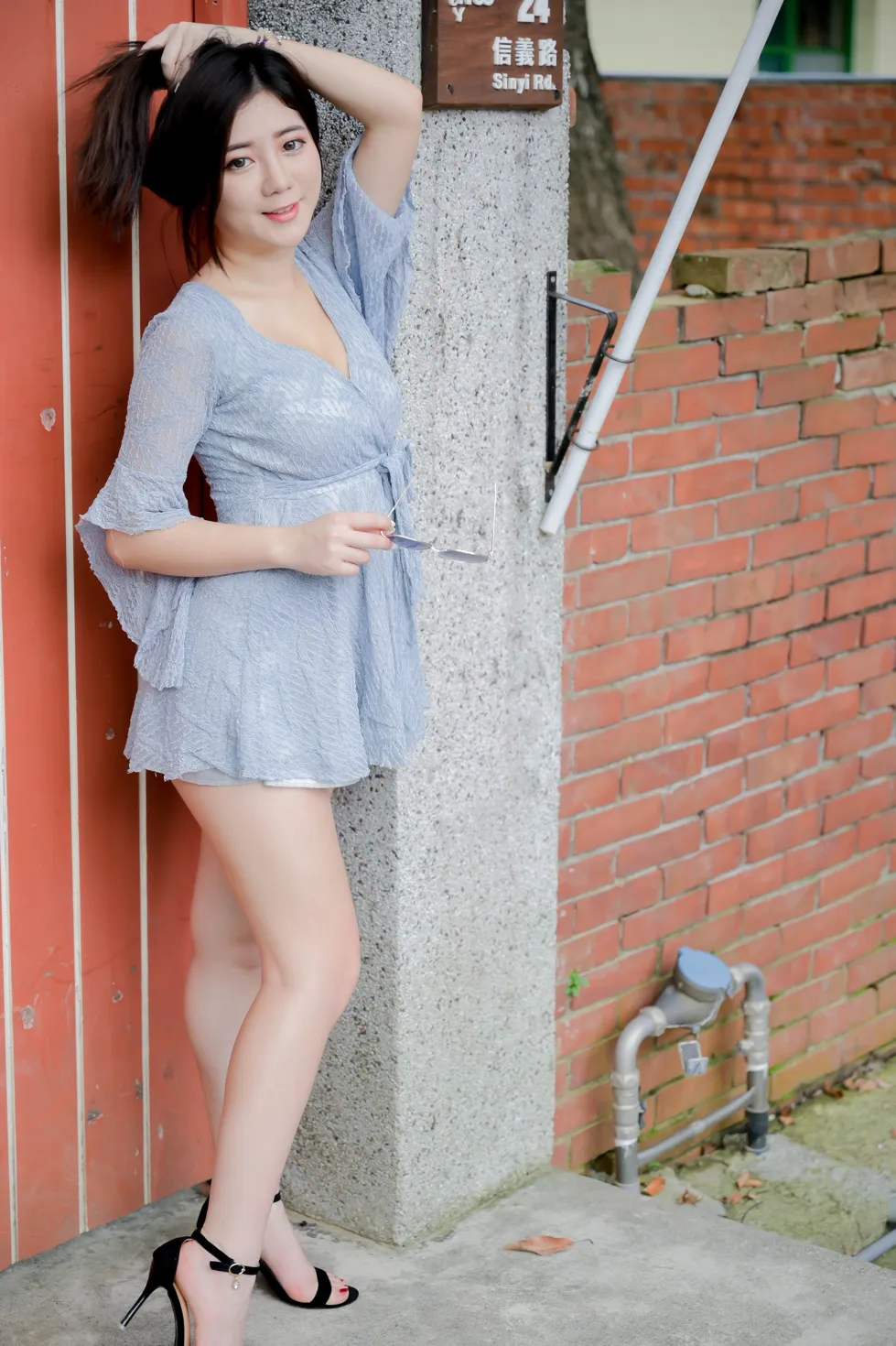 [街拍丝足] NO.211 乐乐 连衣裙凉高美腿[71P]-PicJJ