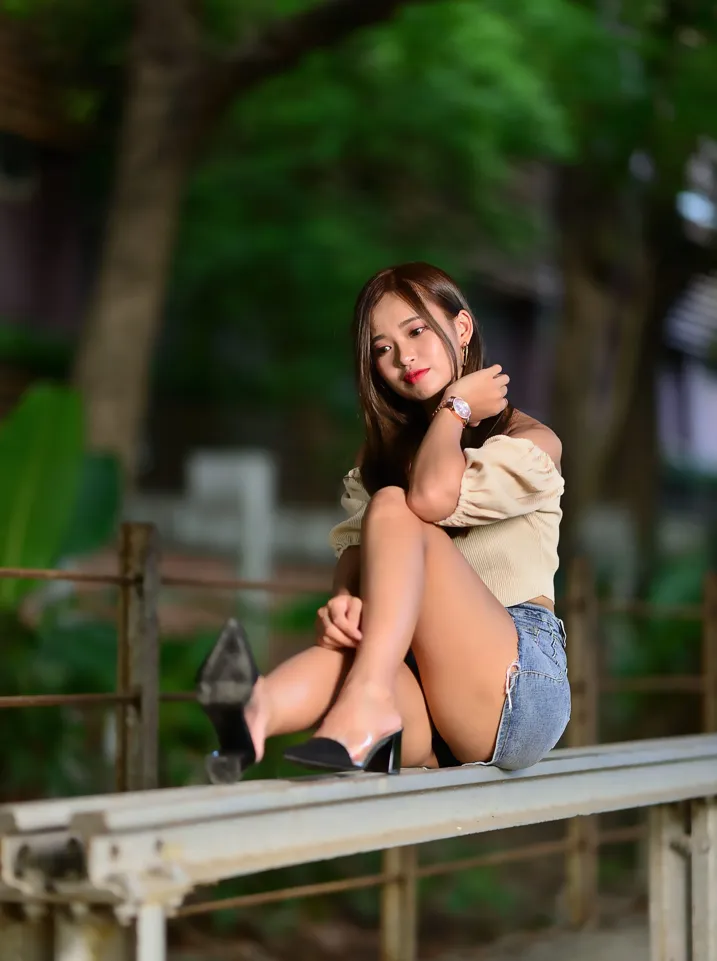 [街拍丝足] NO.203 许筱真 牛仔短裙高跟美腿 #街拍丝足、美足#[73P]-044