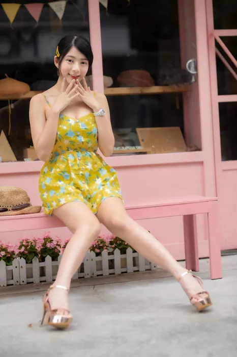 [街拍丝足] NO.090 湘芹 性感短裙 高跟美腿外拍 #街拍丝足、美足#[64P]-016