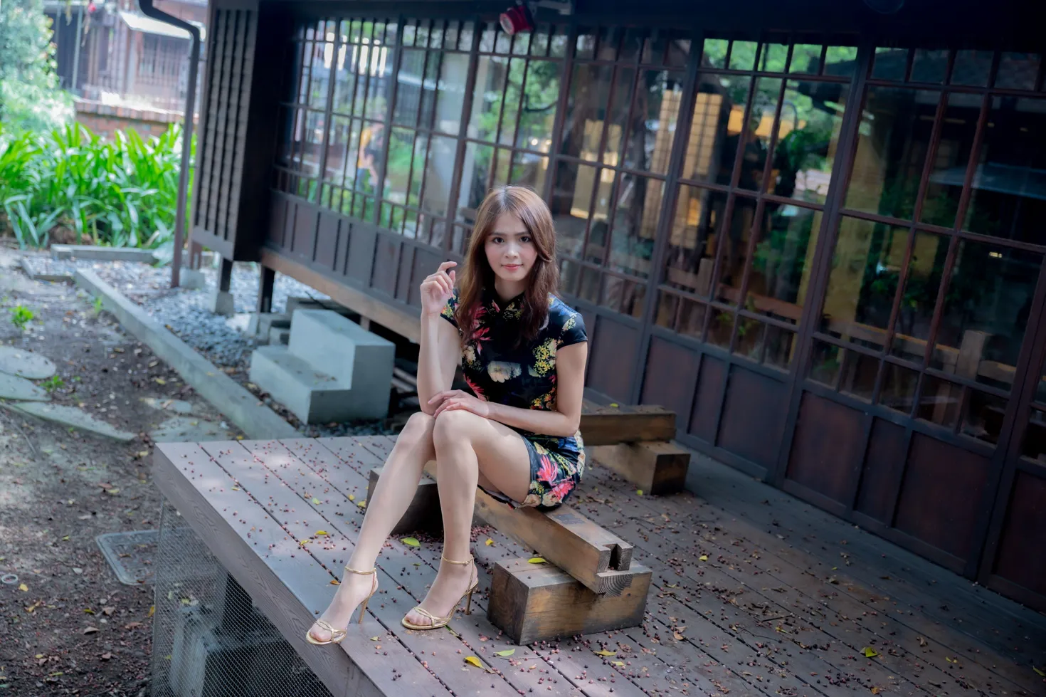 [街拍丝足] NO.202 何佳欣 黑花短旗袍丝袜高跟美腿 #街拍丝足、美足#[97P]-028
