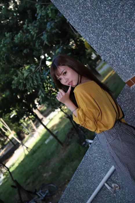 [街拍丝足] NO.053  凯蒂 裙摆摇 高跟美腿旅拍 #街拍丝足、美足#[50P]-041