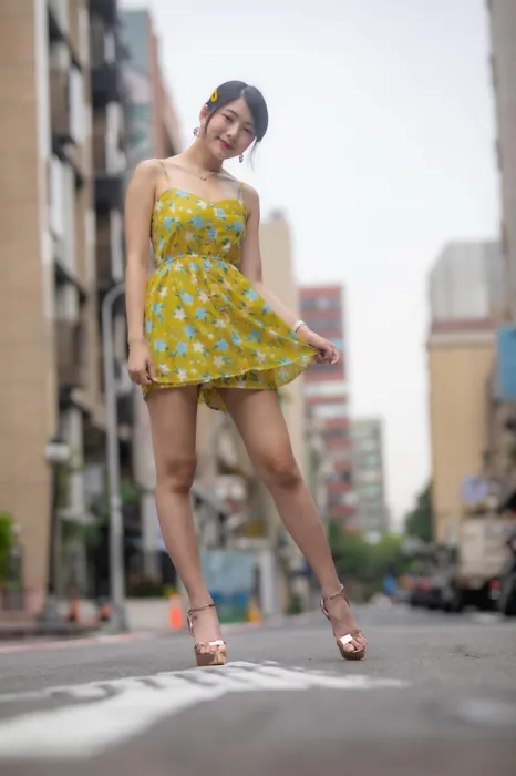 [街拍丝足] NO.090 湘芹 性感短裙 高跟美腿外拍 #街拍丝足、美足#[64P]-007