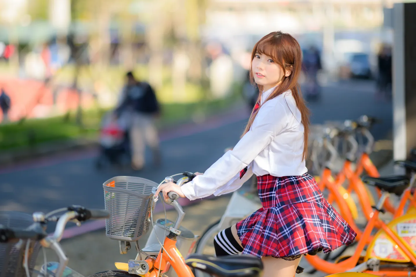 [街拍丝足] NO.233 学生制服高跟 #街拍丝足、美足#[157P]-036