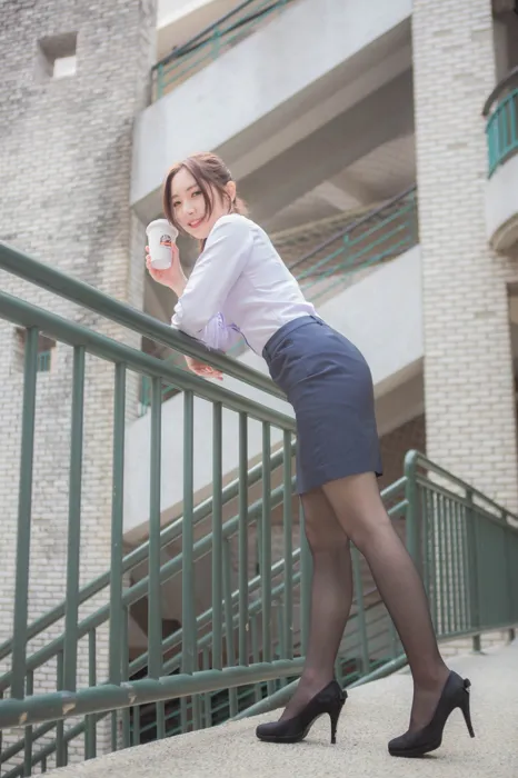 [街拍丝足] NO.164 林华 OL制服 高跟美腿外 #街拍丝足、美足#[42P]-008