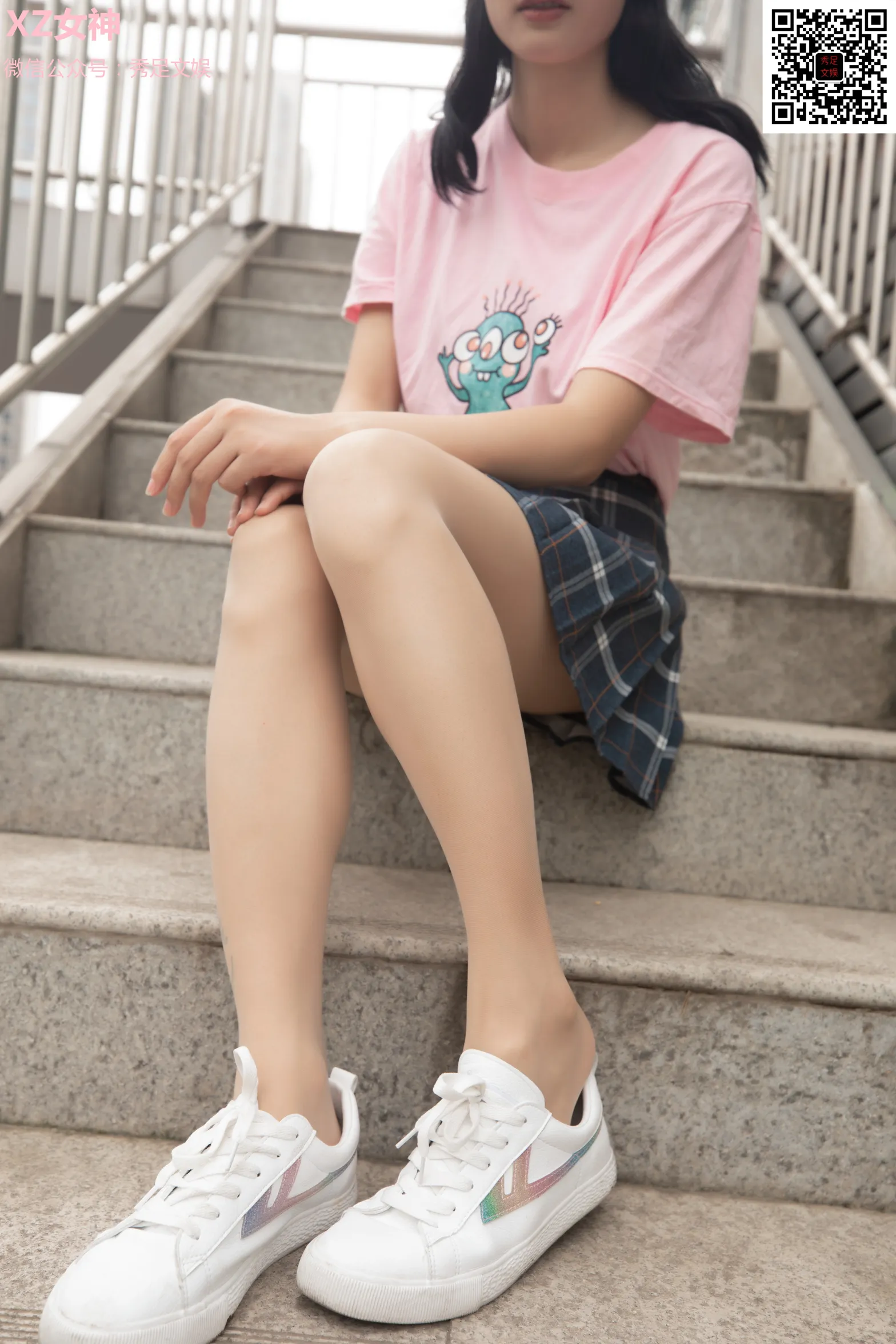[街拍丝足] NO.006 青春无敌的百褶裙少女 #街拍丝足、美足#[60P]-032