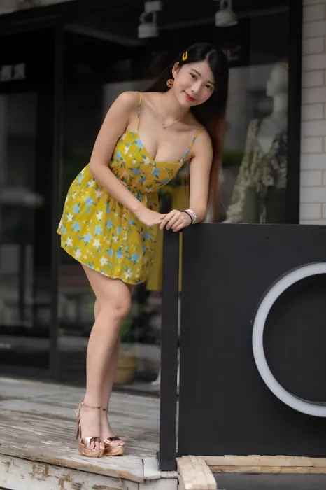 [街拍丝足] NO.090 湘芹 性感短裙 高跟美腿外拍 #街拍丝足、美足#[64P]-026