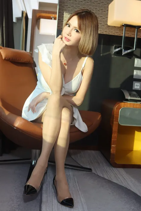 [街拍丝足] NO.092 Memi 白色短禮服 高跟美腿外拍 #街拍丝足、美足#[95P]-011