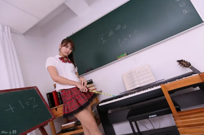 [街拍丝足] NO.060  金娜娜 学生制服 高跟美腿棚拍 #街拍丝足、美足#[67P]-040