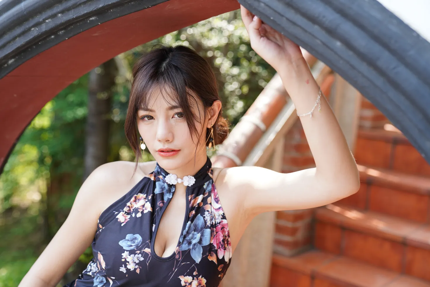 [街拍丝足] NO.104 陈葳 蓝花短旗袍高跟美腿 #街拍丝足、美足#[117P]-053