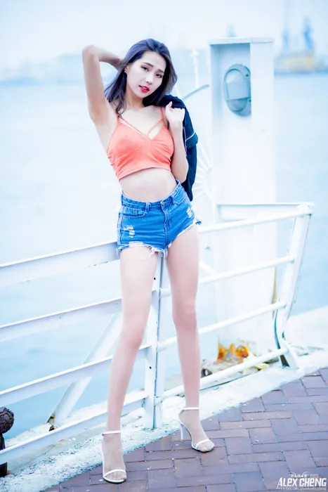 [街拍丝足] NO.023 長腿美模Anita 竹萱 性感外拍 #街拍丝足、美足#[44P]-032