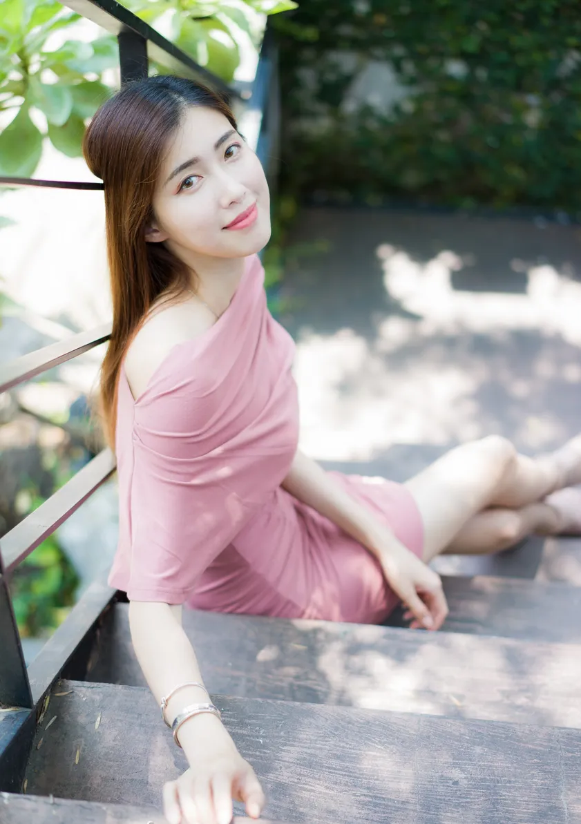 [街拍丝足] NO.176 金允乔 粉色连衣短裙凉高美腿 #街拍丝足、美足#[47P]-037