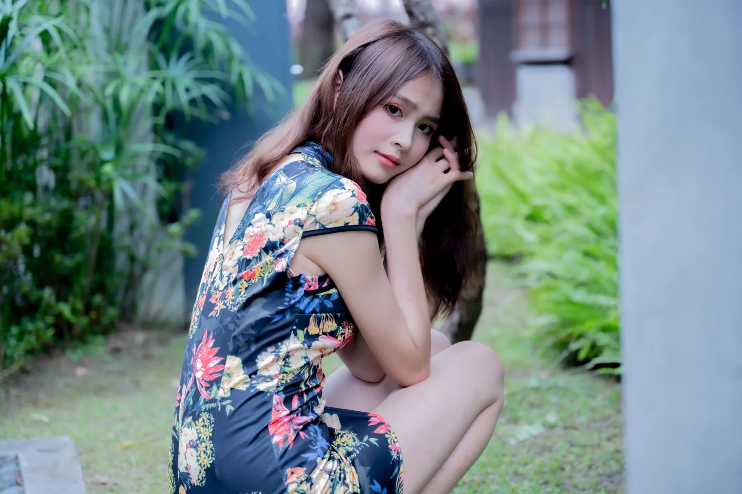 [街拍丝足] NO.202 何佳欣 黑花短旗袍丝袜高跟美腿 #街拍丝足、美足#[97P]-063