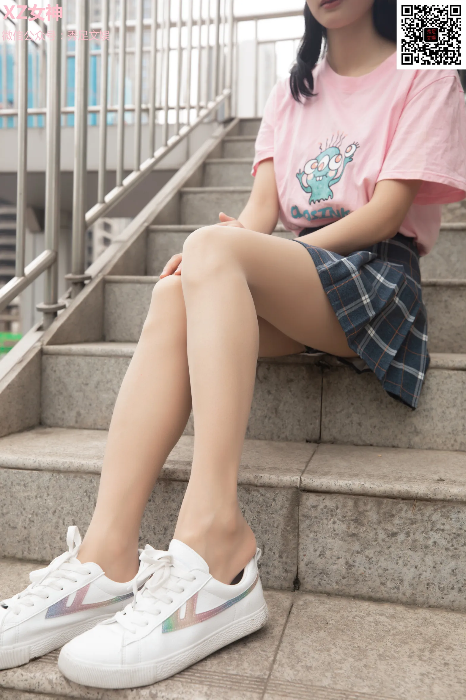[街拍丝足] NO.006 青春无敌的百褶裙少女 #街拍丝足、美足#[60P]-033
