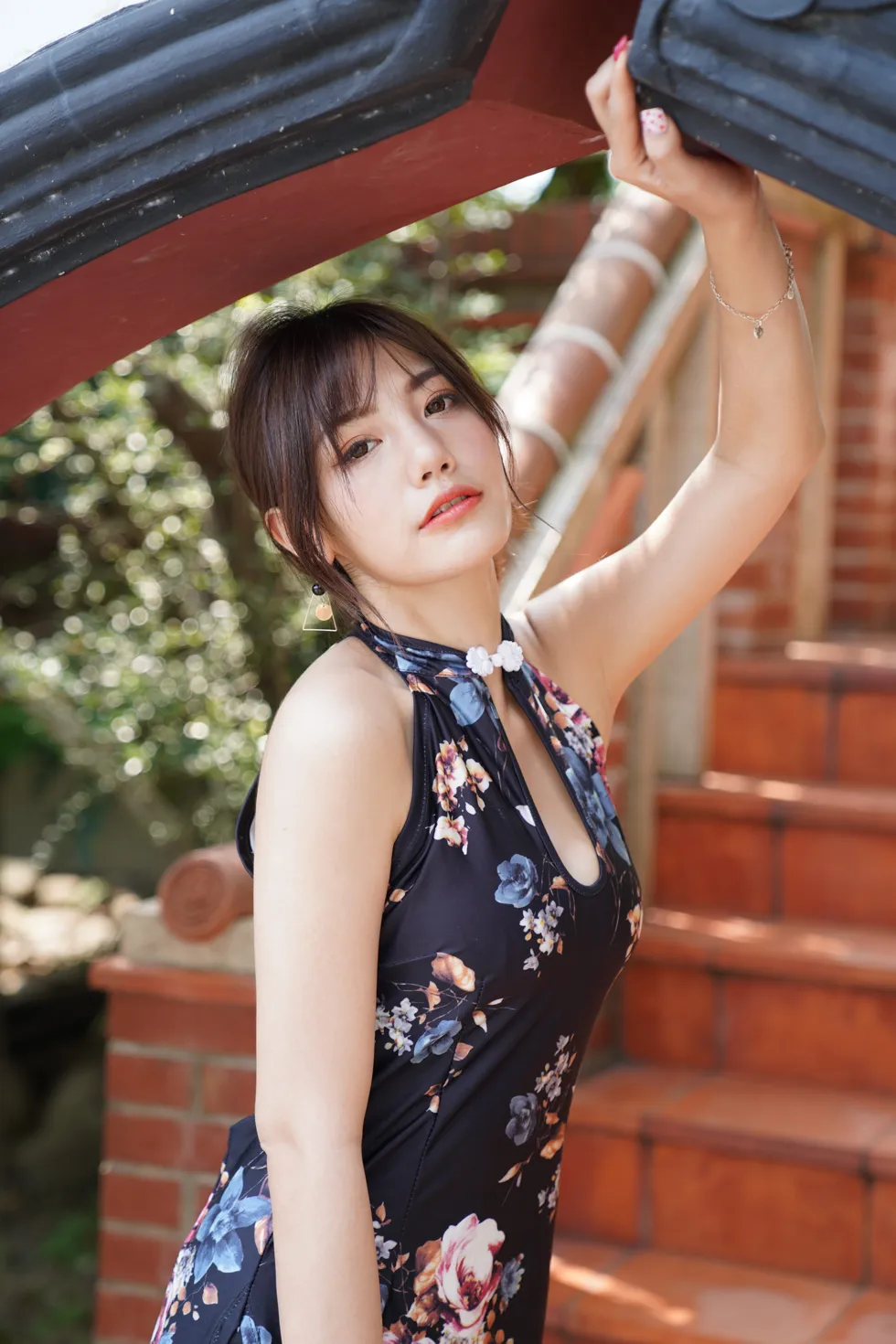 [街拍丝足] NO.104 陈葳 蓝花短旗袍高跟美腿 #街拍丝足、美足#[117P]-051