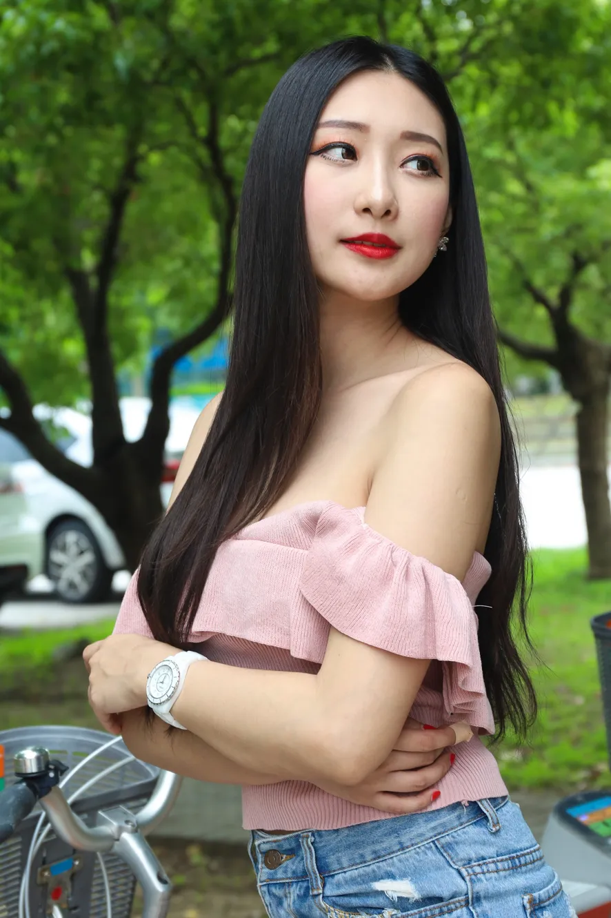 [街拍丝足] NO.133 吴采婕 牛仔短裤高跟美腿 #街拍丝足、美足#[54P]-043