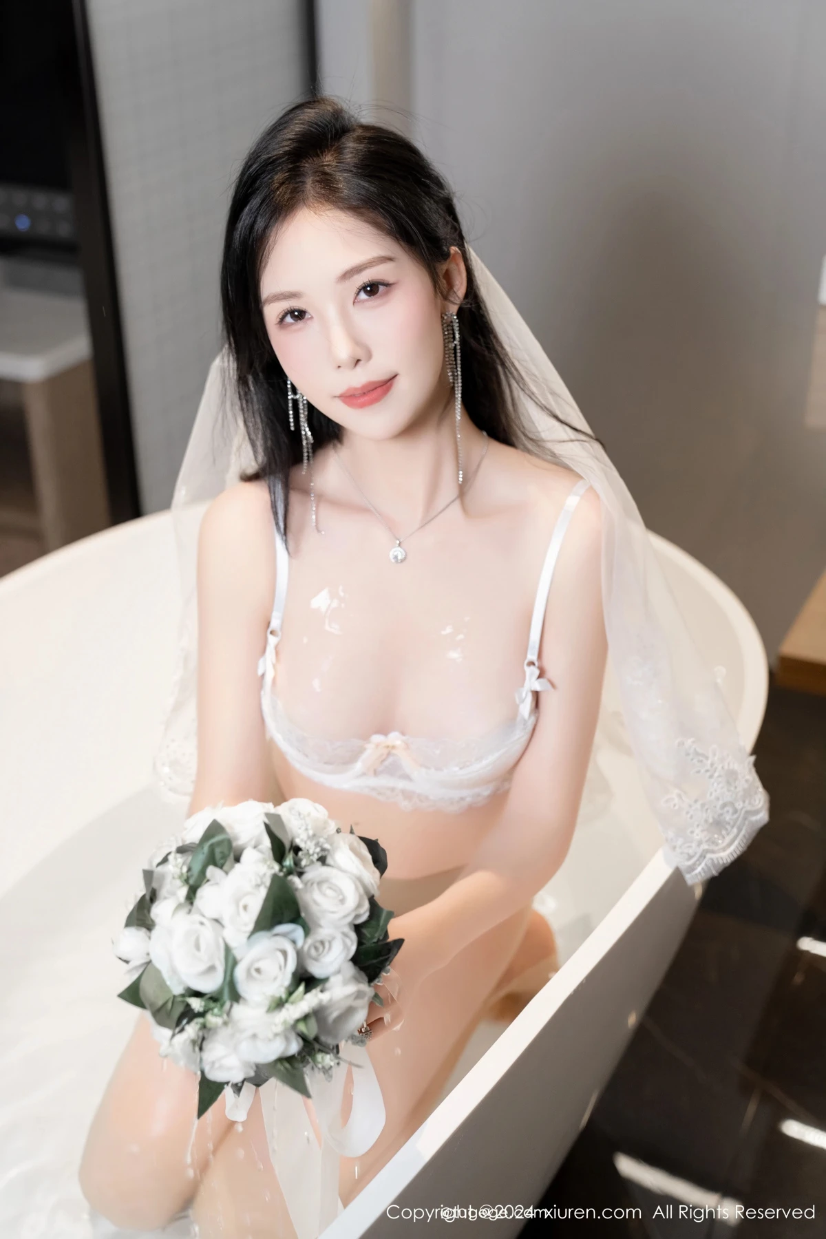 [秀人网] 2024.08.09 No.8998 利世、秀人旗下#[100P]-073