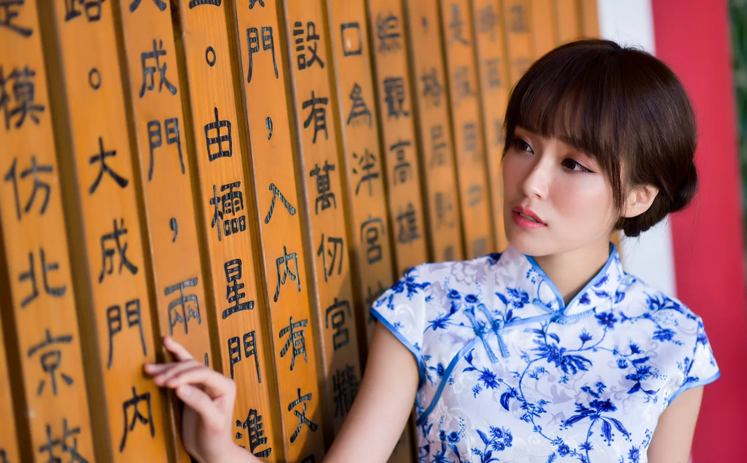 [街拍丝足] NO.189 繆婉瑜 碎花短旗袍高跟美腿#街拍丝足、美足#[68P]-063