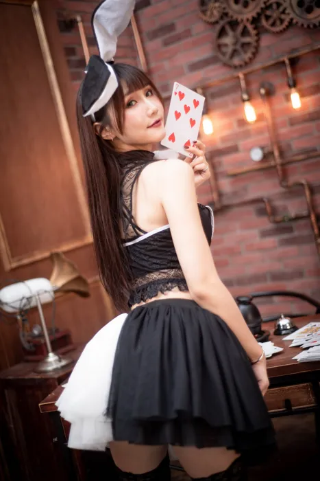 [街拍丝足] NO.079  乔乔儿 兔女郎 高跟美腿外拍 #街拍丝足、美足#[48P]-041