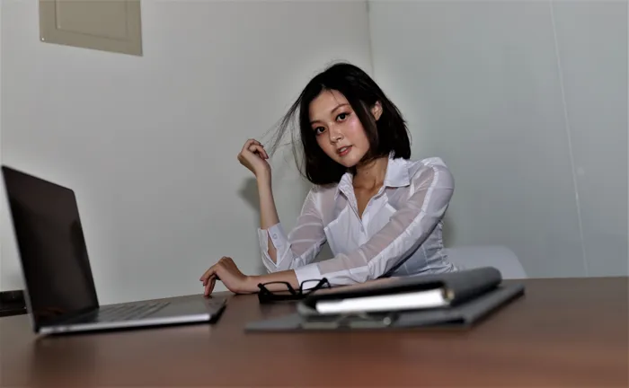 [街拍丝足] NO.010 长腿美模 小玉vs凯蒂 辨公室OL秘书 性感外拍2 #街拍丝足、美足#[84P]-011