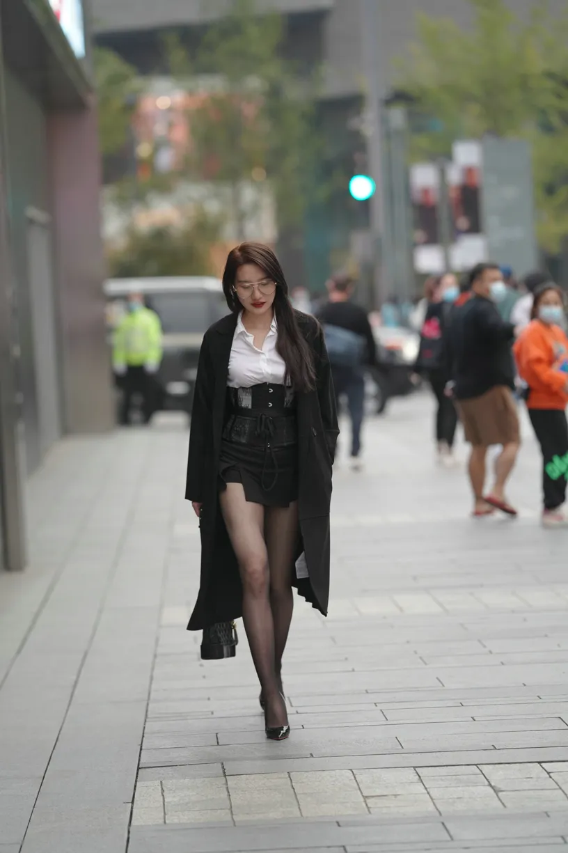 [街拍丝足] NO.160 黑丝大长腿 #街拍丝足、美足#[201P]-097