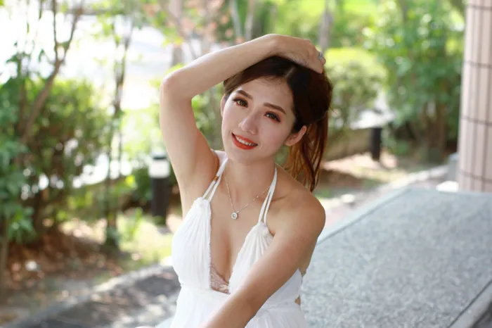 [街拍丝足] NO.039 Go Go 白色小禮服 高跟美腿外拍 #街拍丝足、美足#[118P]-078