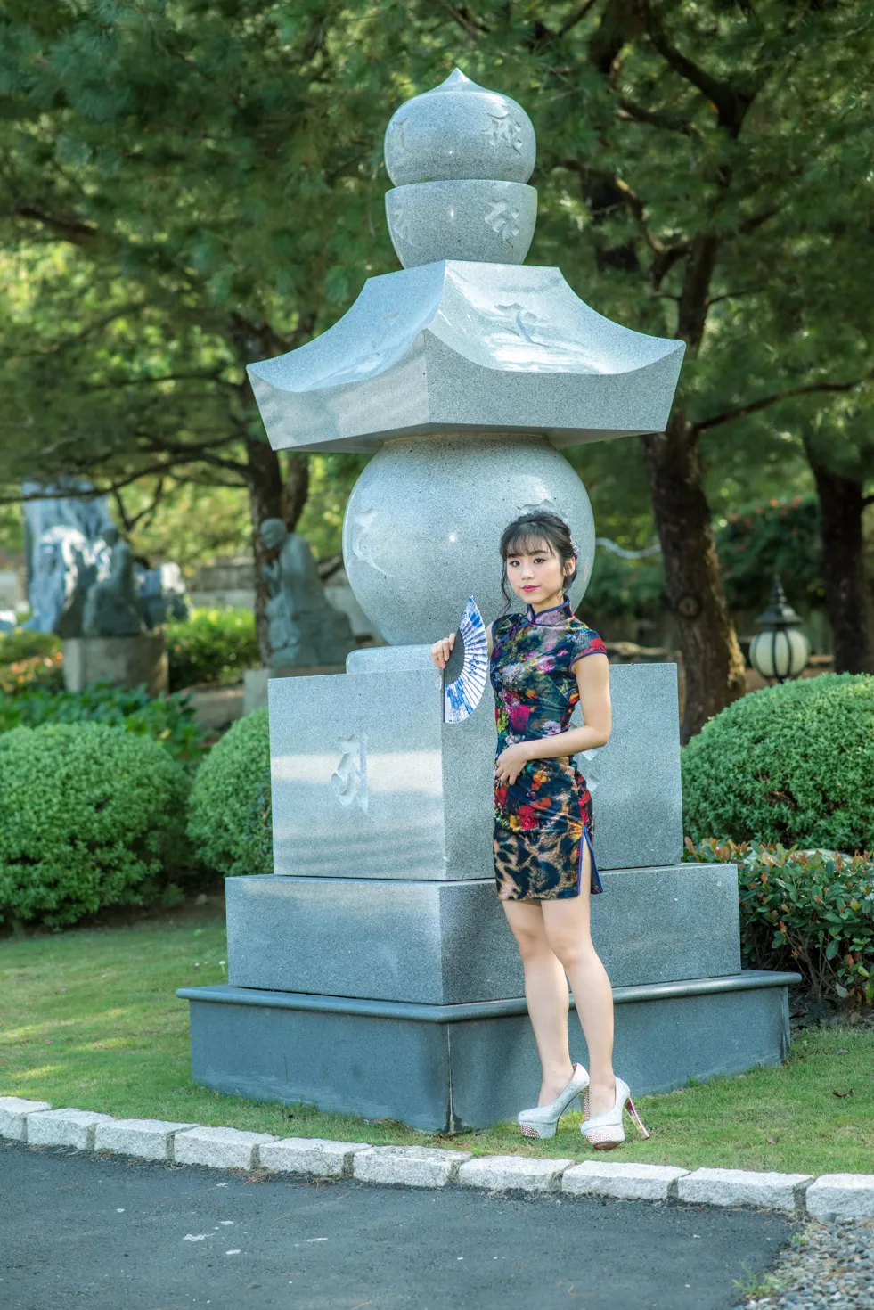 [街拍丝足] NO.194 余宸 短旗袍高跟美腿#街拍丝足、美足#[131P]-095