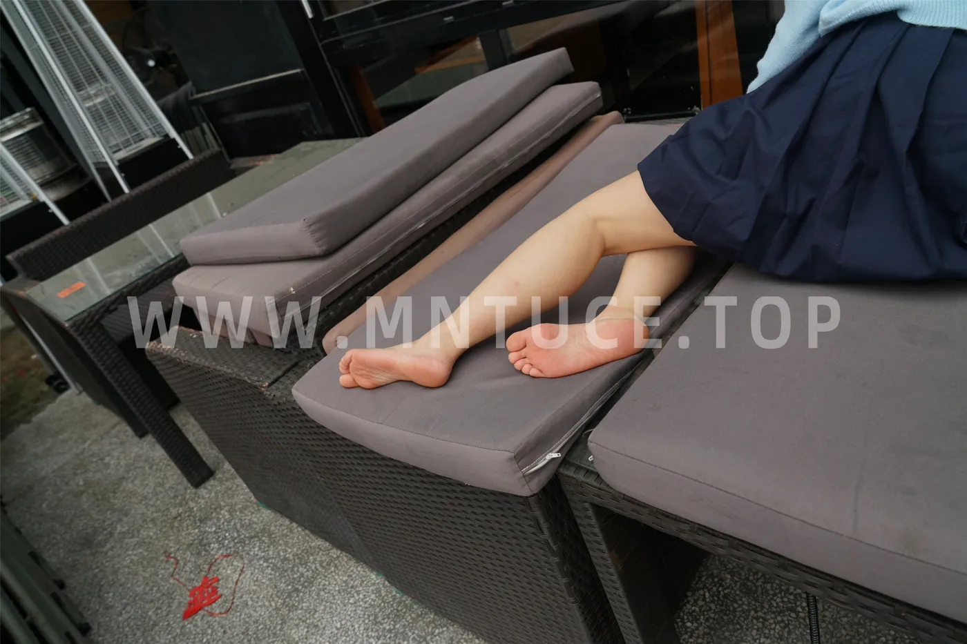 [街拍丝足] NO.020 中学政教处主任刘老师客串足模让体验读书时不敢看的脚 #街拍丝足、美足#[45P]-025