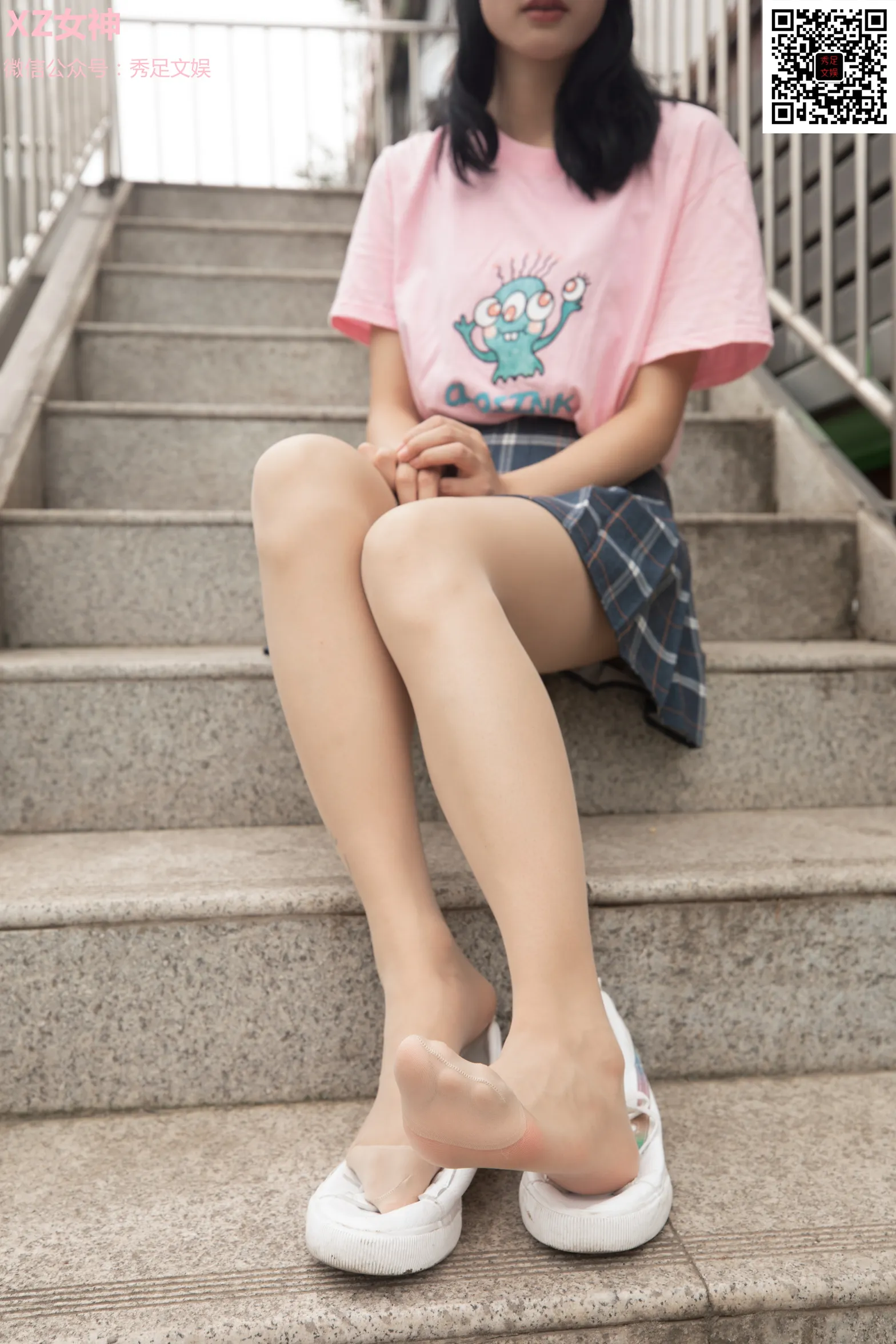 [街拍丝足] NO.006 青春无敌的百褶裙少女 #街拍丝足、美足#[60P]-055