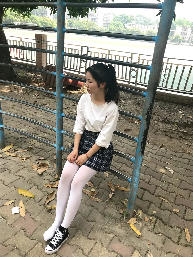 [街拍丝足] NO.007 操场散拍合集 #街拍丝足、美足#[91P]-025