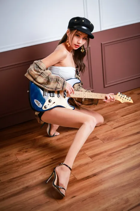 [街拍丝足] NO.095 長腿美模 黃韻霏 短褲 高跟美腿外拍 #街拍丝足、美足#[79P]-055