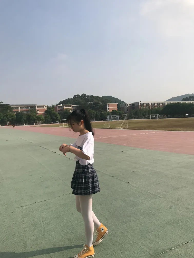 [街拍丝足] NO.007 操场散拍合集 #街拍丝足、美足#[91P]-002