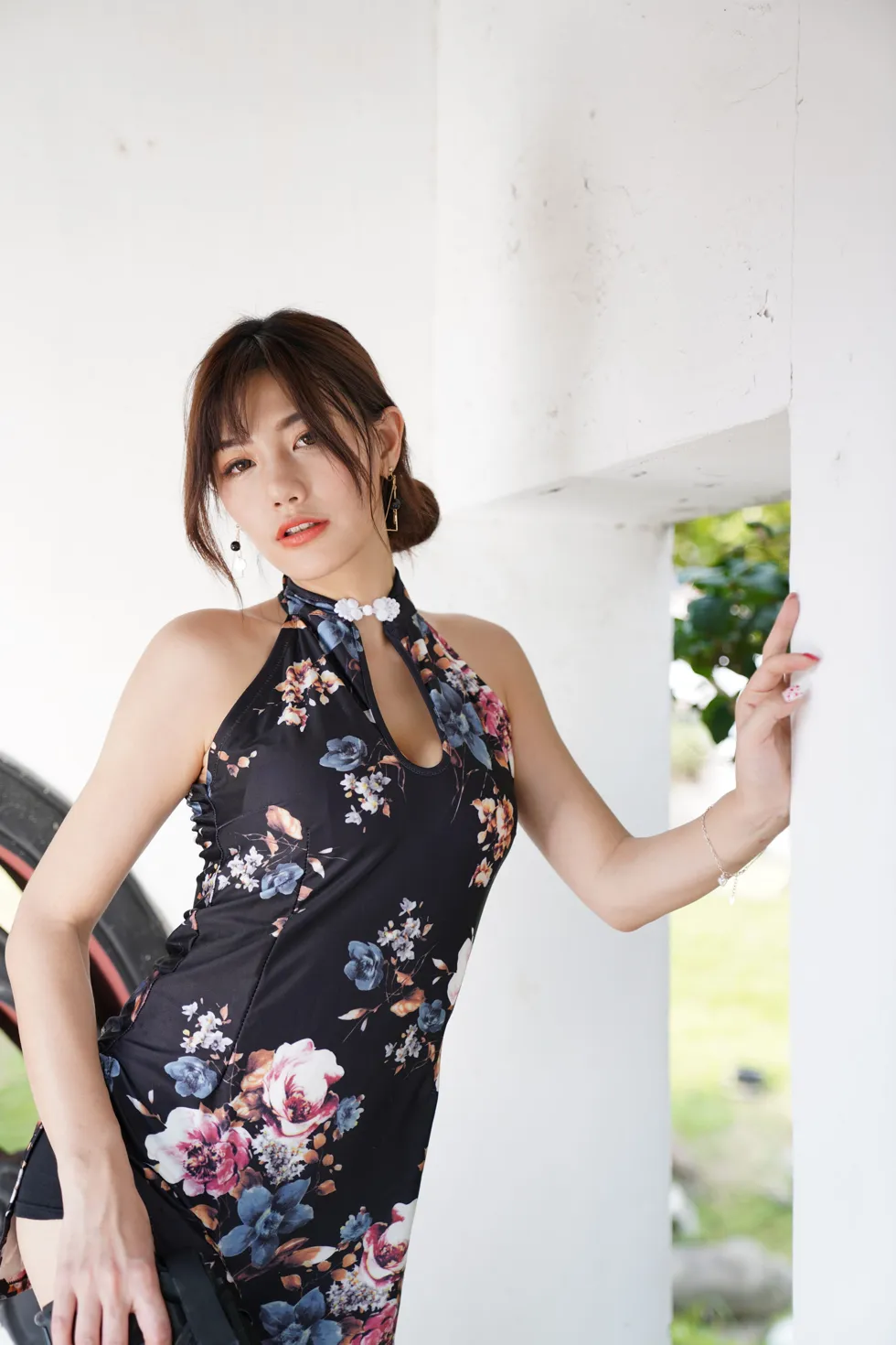 [街拍丝足] NO.104 陈葳 蓝花短旗袍高跟美腿 #街拍丝足、美足#[117P]-040
