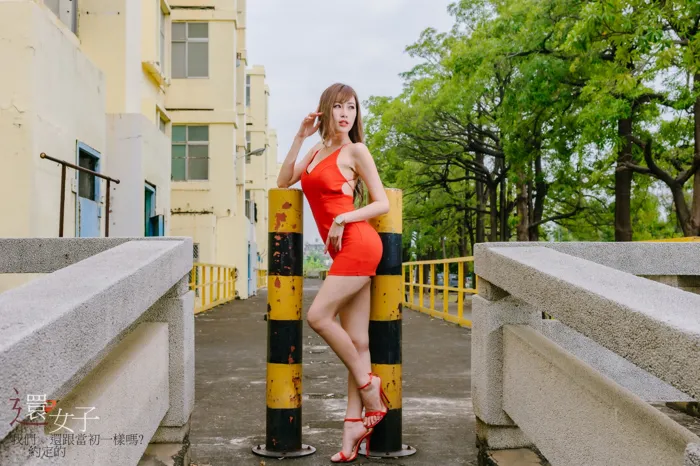 [街拍丝足] NO.047 艾比 紅連衣短裙 高跟美腿外拍 #街拍丝足、美足#[115P]-033