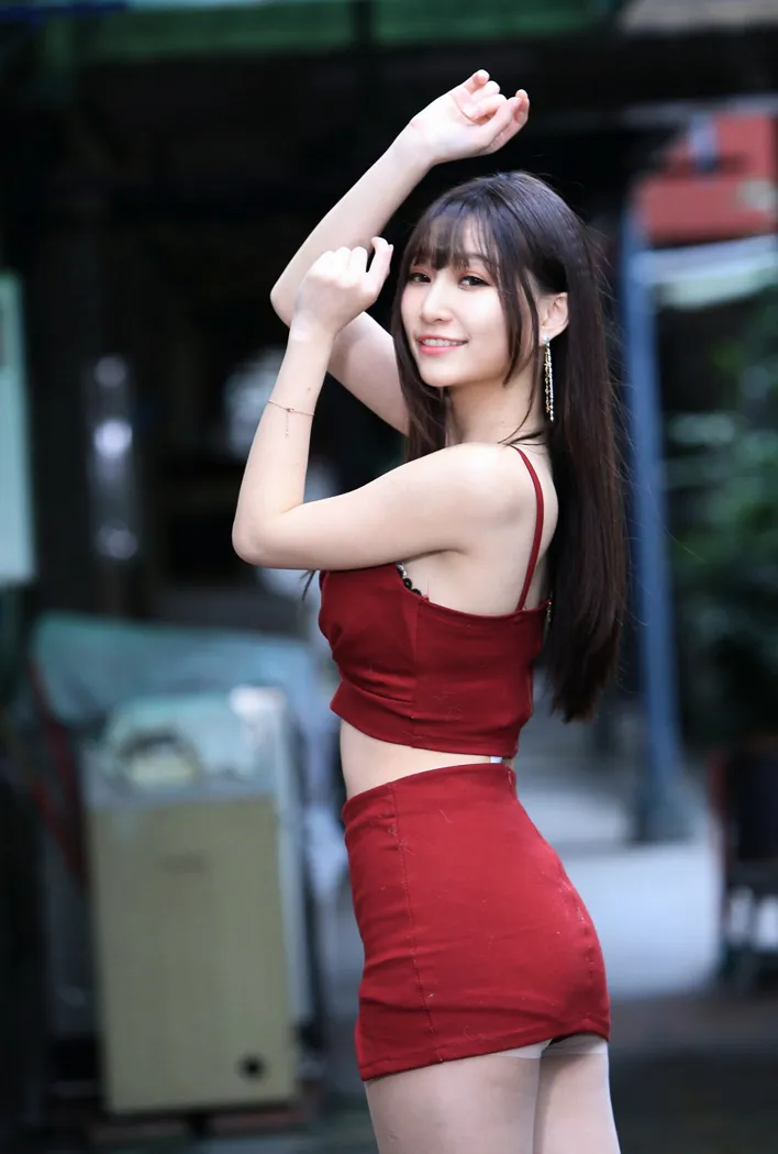 [街拍丝足] NO.100 张雅筑 紧身短裙丝袜高跟美腿 #街拍丝足、美足#[64P]-061