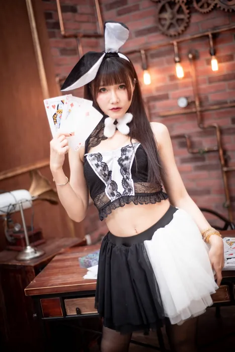 [街拍丝足] NO.079  乔乔儿 兔女郎 高跟美腿外拍 #街拍丝足、美足#[48P]-045