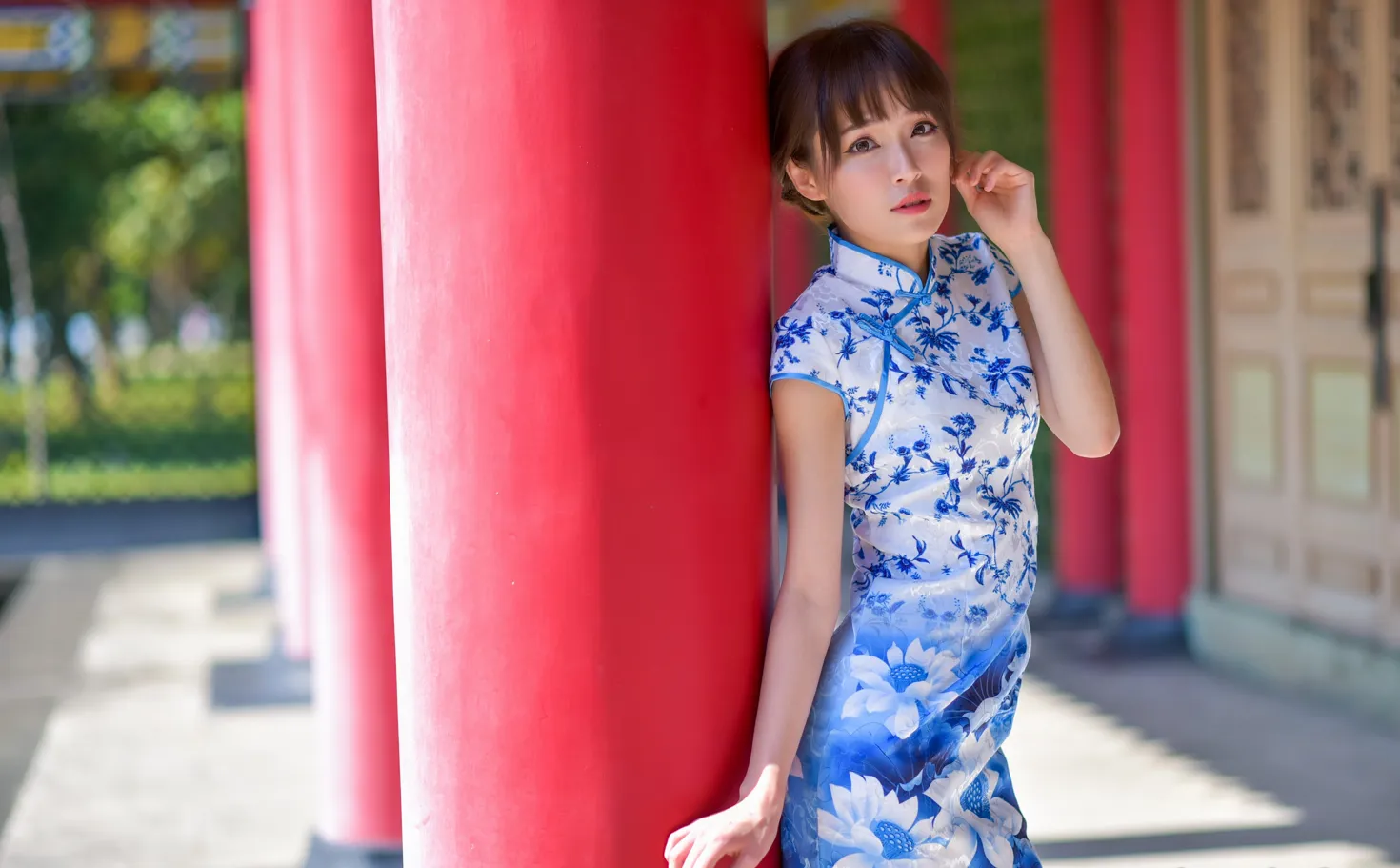 [街拍丝足] NO.189 繆婉瑜 碎花短旗袍高跟美腿#街拍丝足、美足#[68P]-055