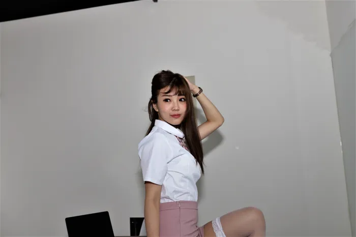 [街拍丝足] NO.010 长腿美模 小玉vs凯蒂 辨公室OL秘书 性感外拍2 #街拍丝足、美足#[84P]-029