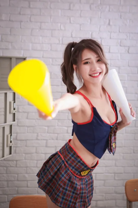 [街拍丝足] NO.086 黄韵霏 超短裙 高跟美腿外拍 #街拍丝足、美足#[42P]-026
