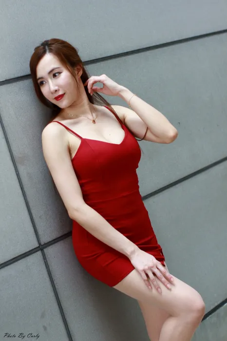 [街拍丝足] NO.042 Dora 吊带紧身裙 高跟美腿外拍 #街拍丝足、美足#[137P]-019