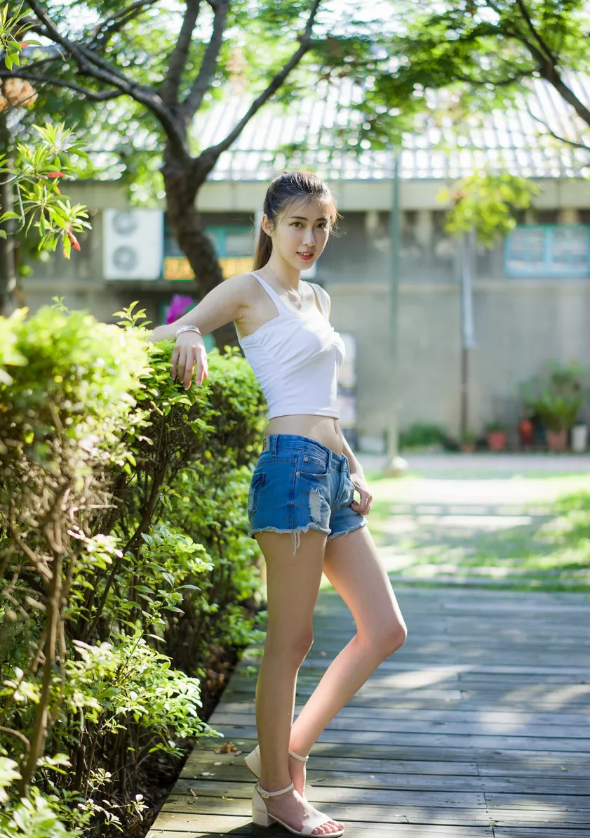 [街拍丝足] NO.186 金允乔 露肚牛仔短裤凉高美腿 #街拍丝足、美足#[47P]-014