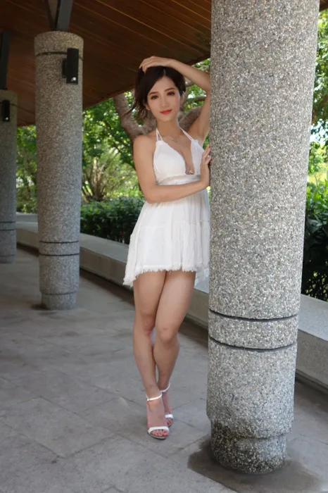 [街拍丝足] NO.039 Go Go 白色小禮服 高跟美腿外拍 #街拍丝足、美足#[118P]-083