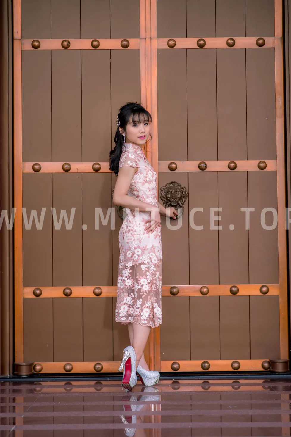 [街拍丝足] NO.188 余宸 旗袍高跟美腿 #街拍丝足、美足#[88P]-075