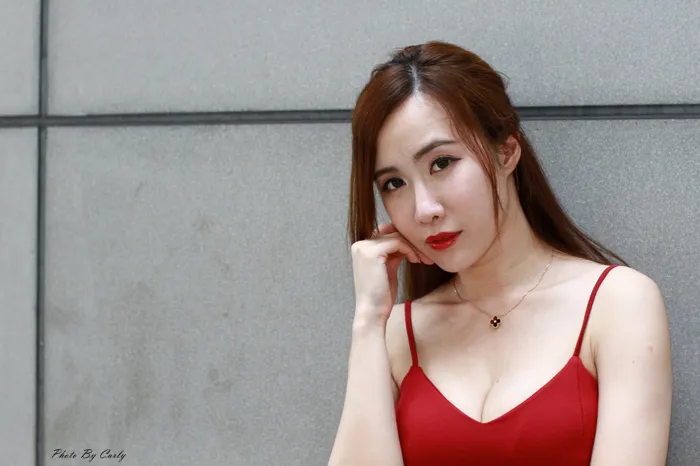 [街拍丝足] NO.042 Dora 吊带紧身裙 高跟美腿外拍 #街拍丝足、美足#[137P]-028