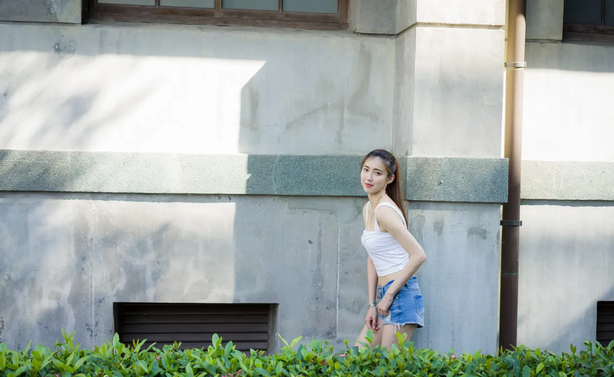 [街拍丝足] NO.186 金允乔 露肚牛仔短裤凉高美腿 #街拍丝足、美足#[47P]-034
