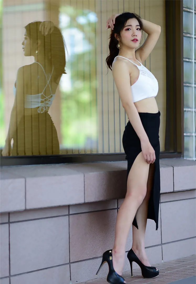 [街拍丝足] NO.162 莎莎 露肚高叉长裙高跟美腿 #街拍丝足、美足#[122P]-083