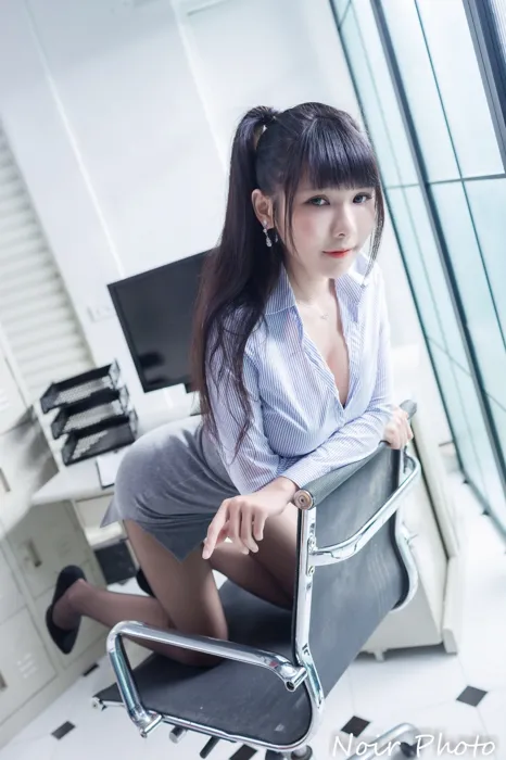 [街拍丝足] NO.072  依霜 OL黑丝 高跟美腿外拍 #街拍丝足、美足#[37P]-002