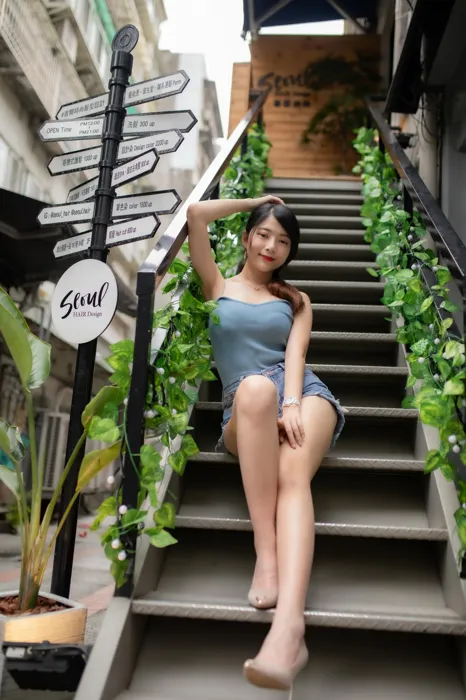 [街拍丝足] NO.090 湘芹 性感短裙 高跟美腿外拍 #街拍丝足、美足#[64P]-058