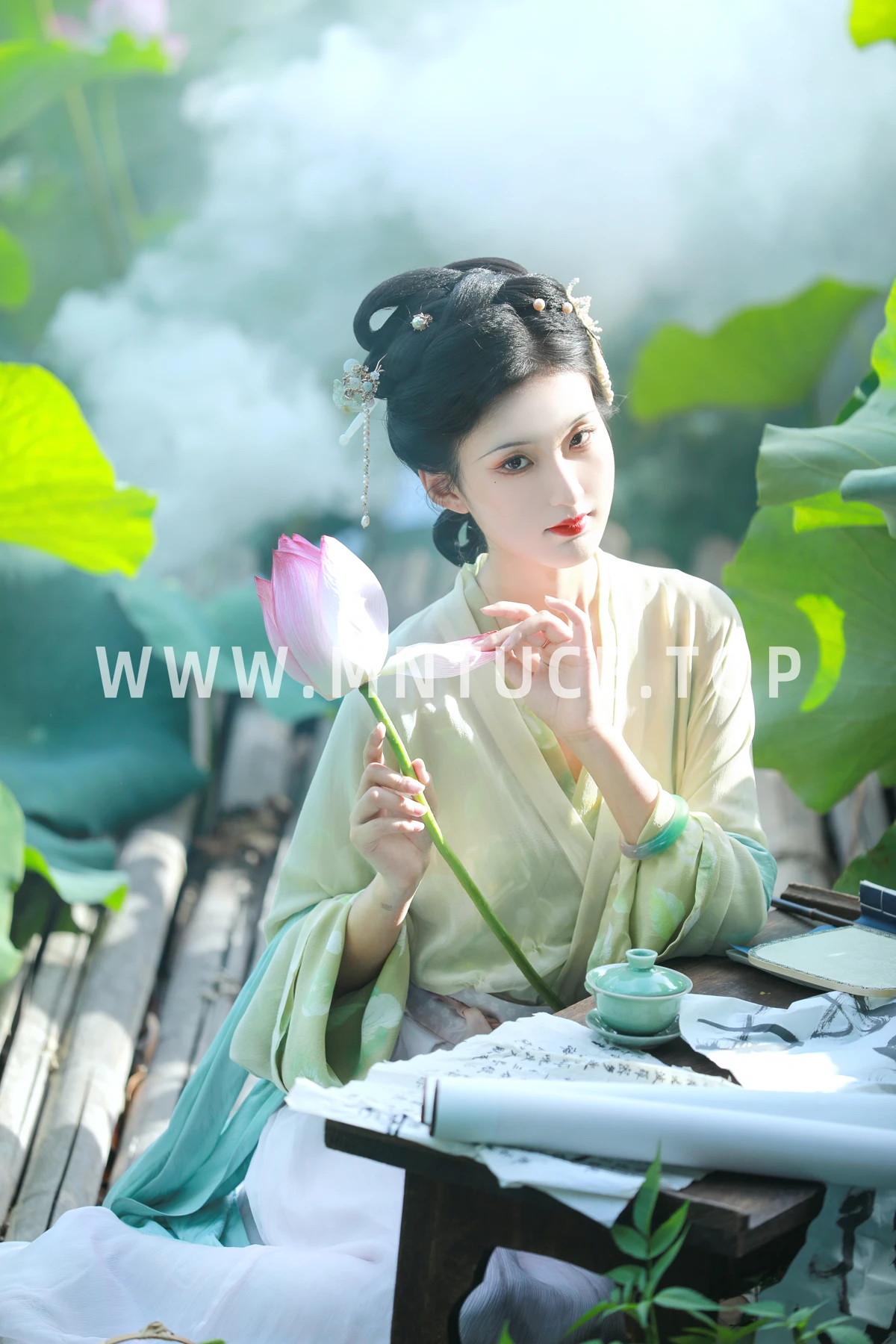 [艺图语]2023.01.12 Vol.2900 她清冷得好像一首宋词#荷里寒#[22P]-021